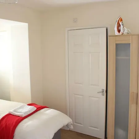 Spacious 2 Bed Near Gloucester Road *