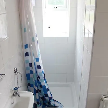 Spacious 2 Bed Near Gloucester Road * בריסטול