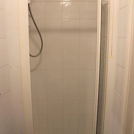 Spacious 2 Bed Near Gloucester Road Апартаменти Бристоль