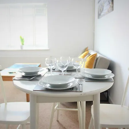 Spacious 2 Bed Near Gloucester Road *