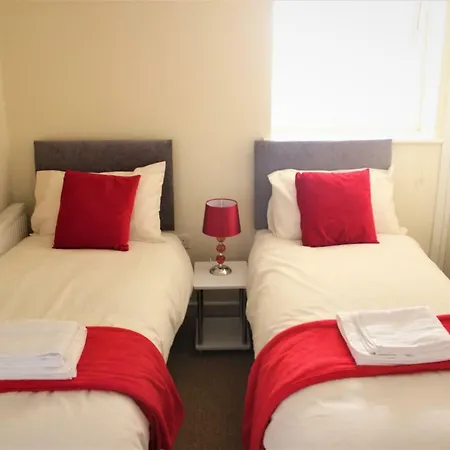 Spacious 2 Bed Near Gloucester Road Апартаменти *
